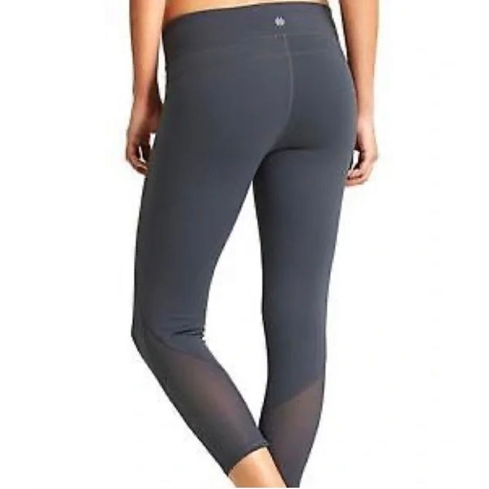 Athleta Shock Capri Leggings in Flint Grey Size M
